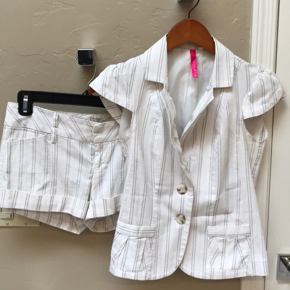 Adorable short suit outfit